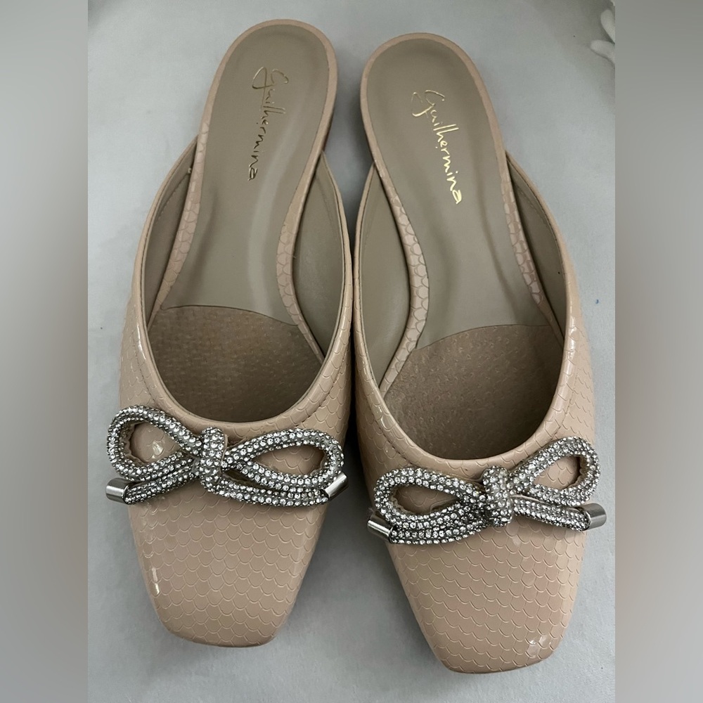 Guilhermina barely worn rhinestone flats
